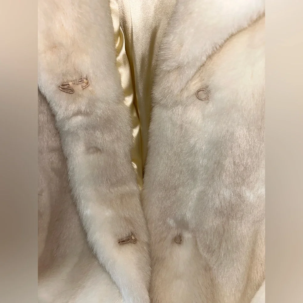 Monterey Fashions - Vintage White Faux Fur Coat Made in U.S.A. - Picture 5 of 16